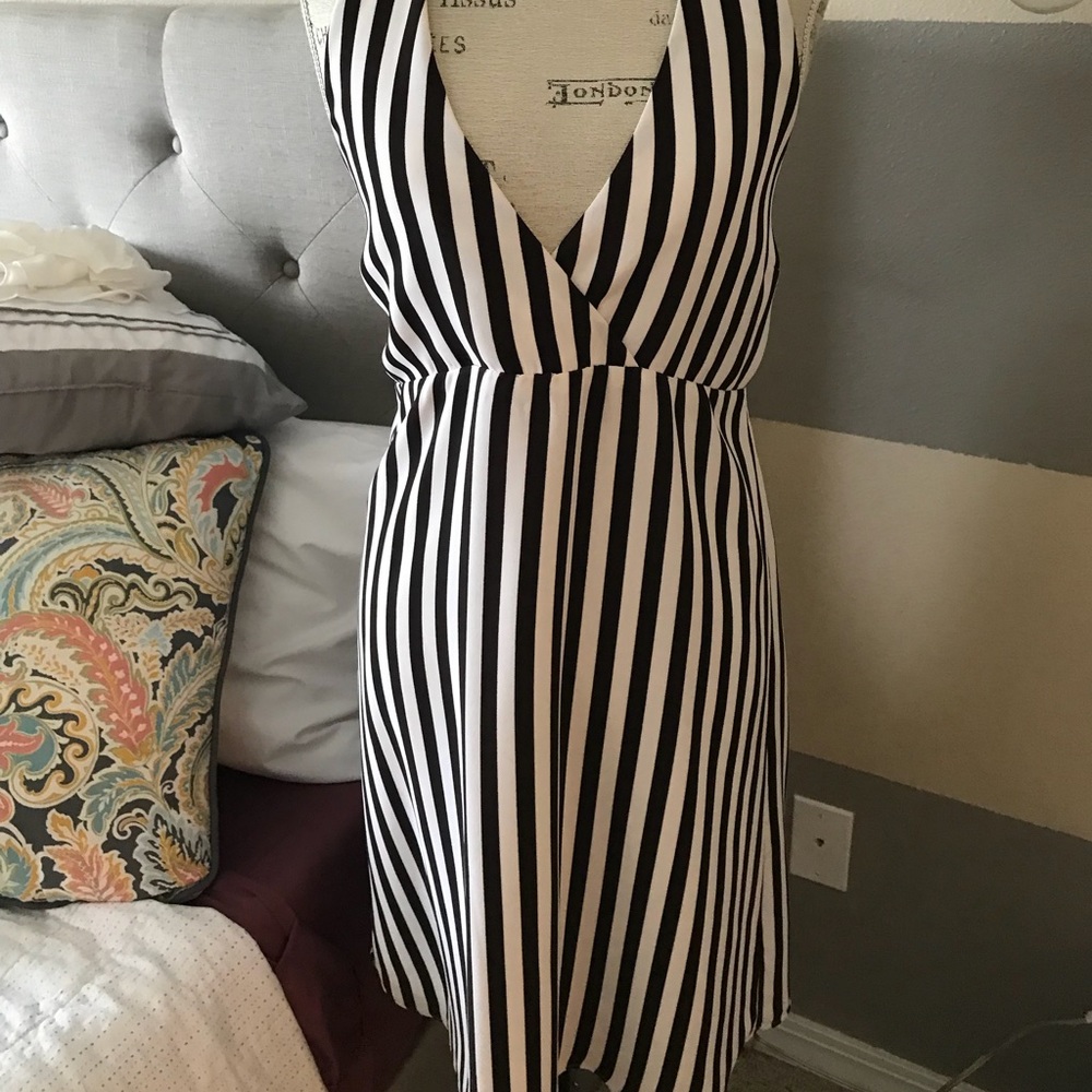 Alice + Olivia NWT Sz M halter dress